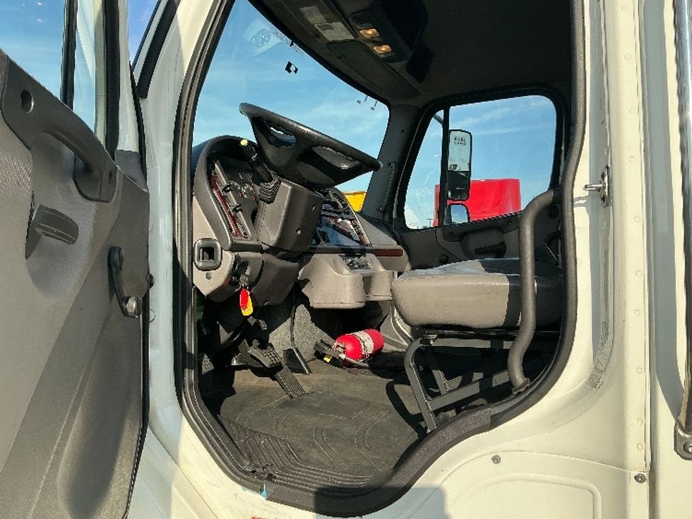 Medium Duty Box Truck-Light and Medium Duty Trucks-Freightliner-2019-M2-Fontana-CA-97,773\n\t\tmiles-$ 63,750 - Image 15