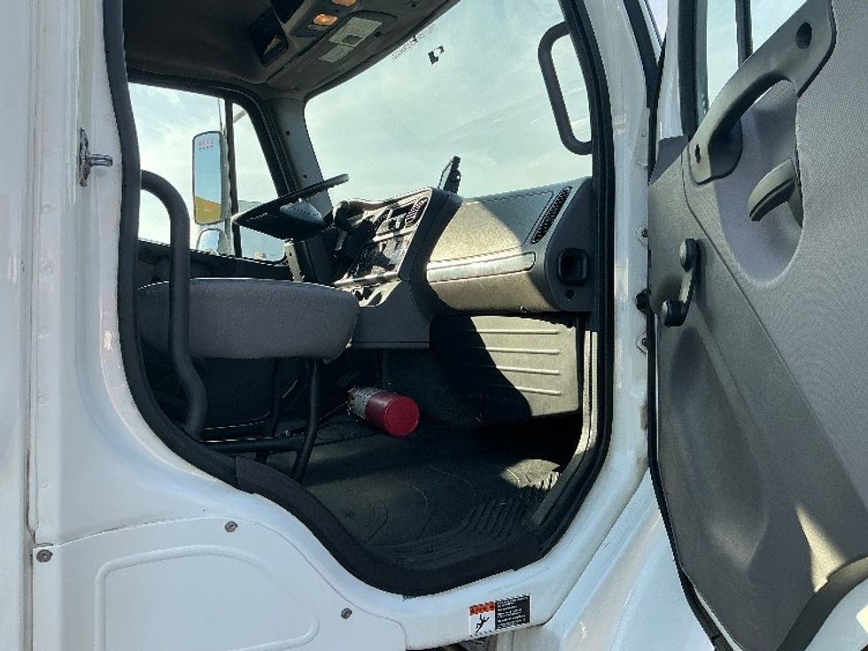 Medium Duty Box Truck-Light and Medium Duty Trucks-Freightliner-2019-M2-Fontana-CA-97,773\n\t\tmiles-$ 63,750 - Image 19