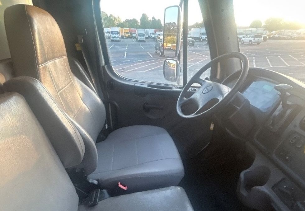 Medium Duty Box Truck-Light and Medium Duty Trucks-Freightliner-2019-M2-Forest Park-GA-141,005\n\t\tmiles-$ 52,250 - Image 22