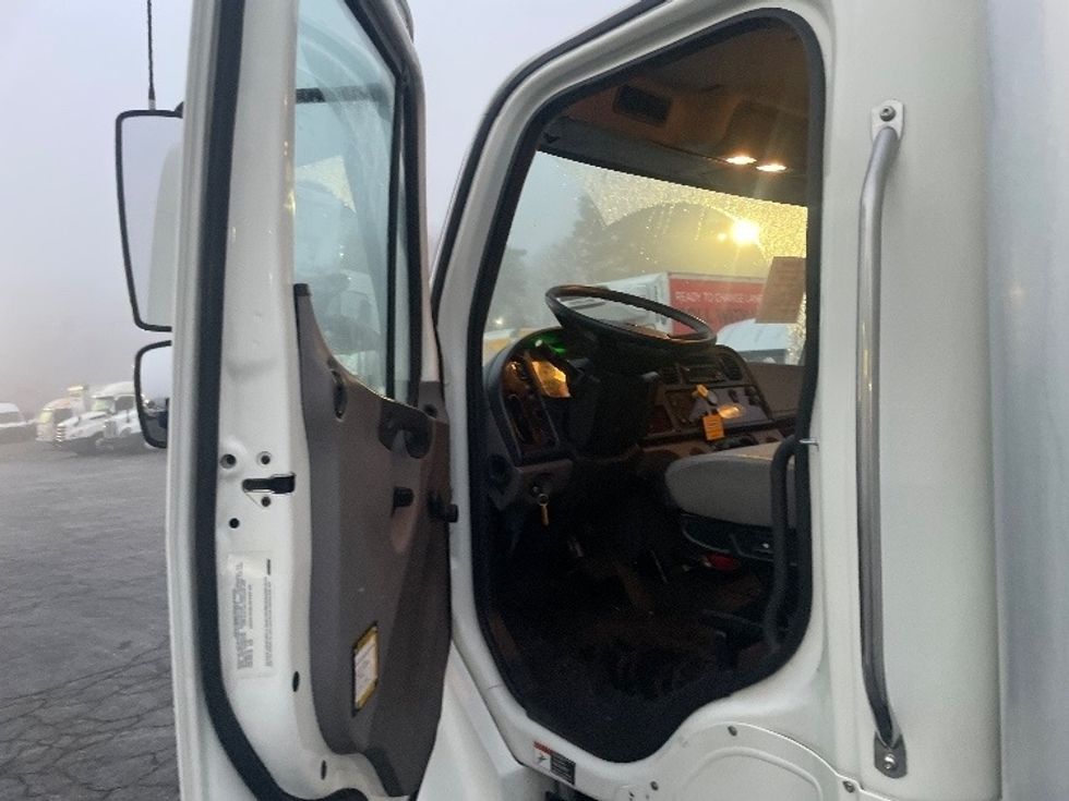 Medium Duty Box Truck-Light and Medium Duty Trucks-Freightliner-2019-M2-Forest Park-GA-201,638\n\t\tmiles-$ 41,250 - Image 16