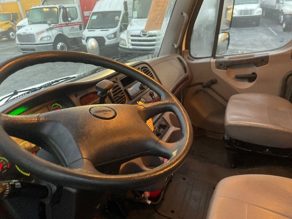 Medium Duty Box Truck-Light and Medium Duty Trucks-Freightliner-2019-M2-Forest Park-GA-201,638\n\t\tmiles-$ 41,250 - Image 17