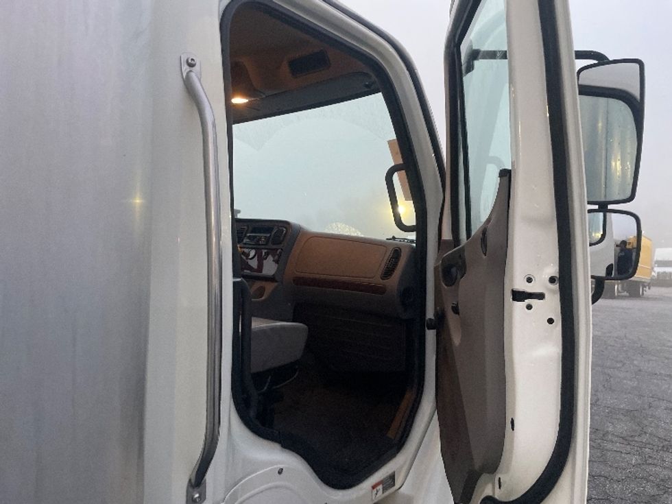 Medium Duty Box Truck-Light and Medium Duty Trucks-Freightliner-2019-M2-Forest Park-GA-201,638\n\t\tmiles-$ 41,250 - Image 20