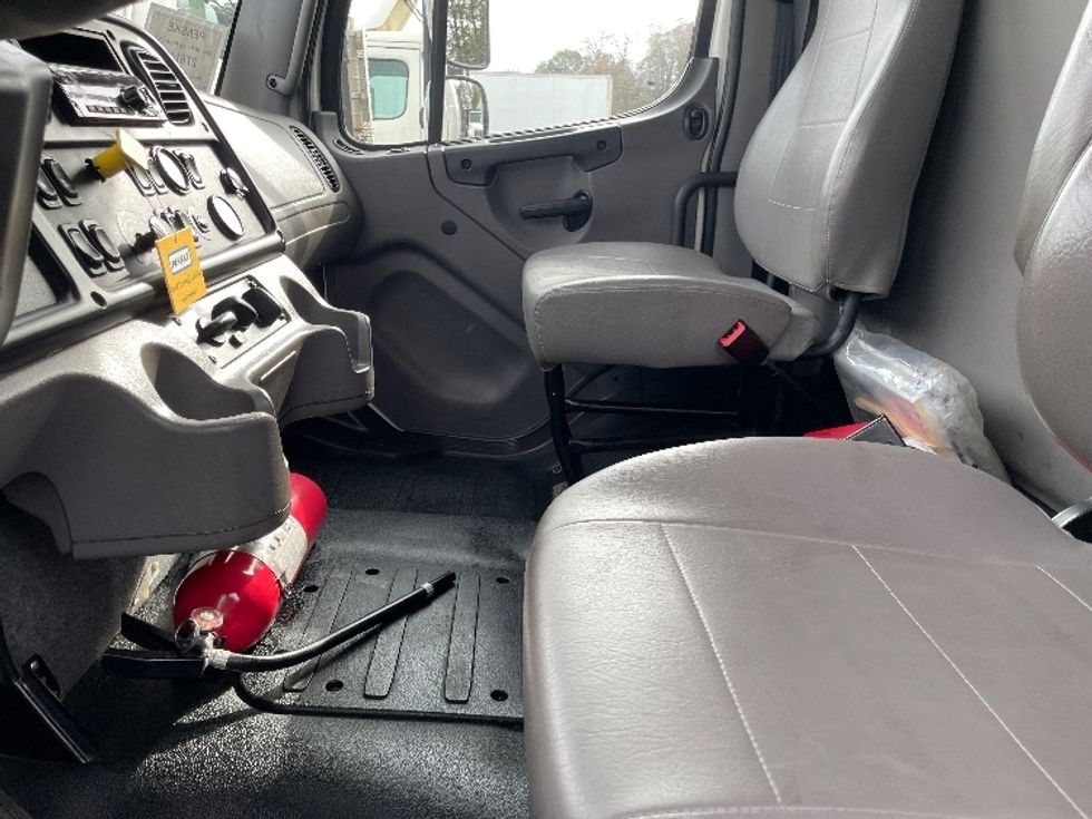 Medium Duty Box Truck-Light and Medium Duty Trucks-Freightliner-2019-M2-Forest Park-GA-289,868\n\t\tmiles-$ 32,500 - Image 19