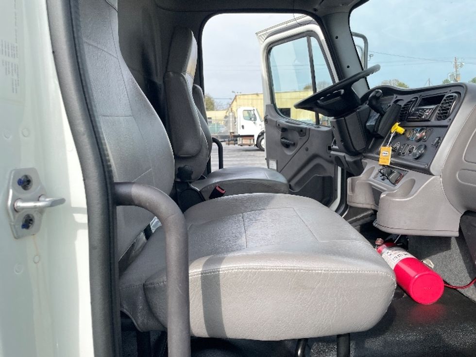 Medium Duty Box Truck-Light and Medium Duty Trucks-Freightliner-2019-M2-Forest Park-GA-289,868\n\t\tmiles-$ 32,500 - Image 22