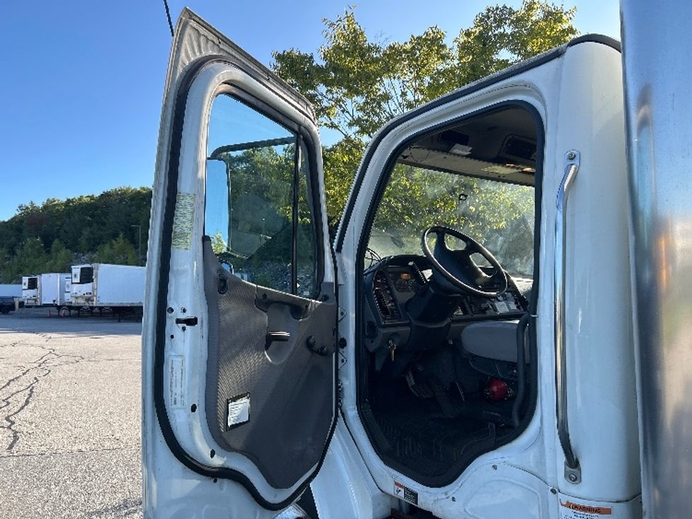 Medium Duty Box Truck-Light and Medium Duty Trucks-Freightliner-2019-M2-Franklin-MA-292,984\n\t\tmiles-$ 41,250 - Image 16