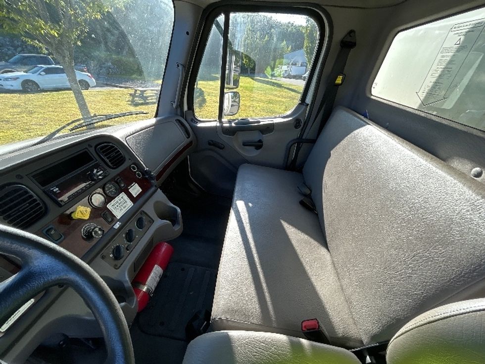 Medium Duty Box Truck-Light and Medium Duty Trucks-Freightliner-2019-M2-Franklin-MA-292,984\n\t\tmiles-$ 41,250 - Image 19
