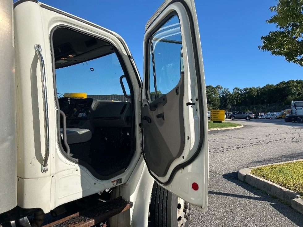 Medium Duty Box Truck-Light and Medium Duty Trucks-Freightliner-2019-M2-Franklin-MA-292,984\n\t\tmiles-$ 41,250 - Image 20