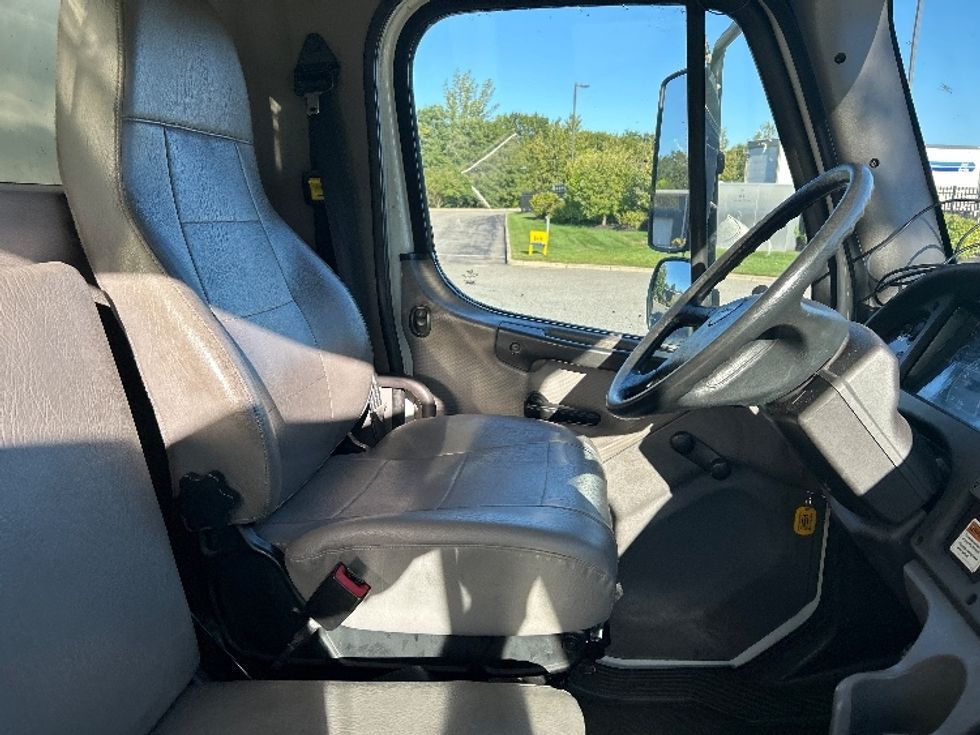 Medium Duty Box Truck-Light and Medium Duty Trucks-Freightliner-2019-M2-Franklin-MA-292,984\n\t\tmiles-$ 41,250 - Image 22