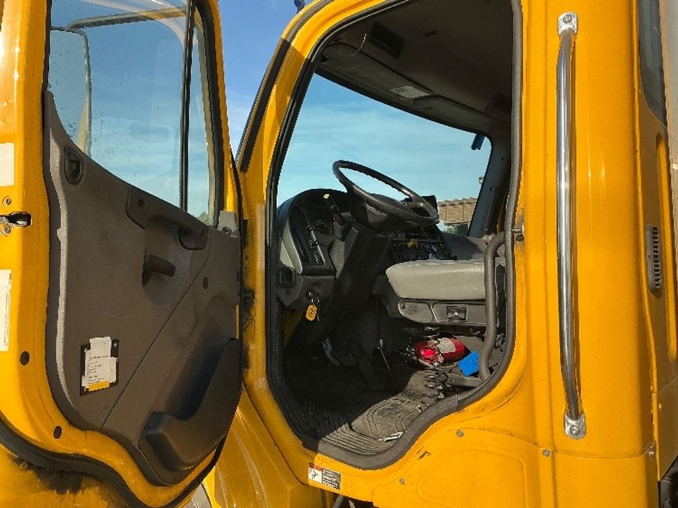 Medium Duty Box Truck-Light and Medium Duty Trucks-Freightliner-2019-M2-Fresno-CA-160,759\n\t\tmiles-$ 47,250 - Image 16