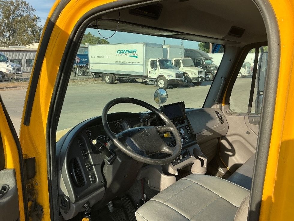 Medium Duty Box Truck-Light and Medium Duty Trucks-Freightliner-2019-M2-Fresno-CA-160,759\n\t\tmiles-$ 47,250 - Image 17