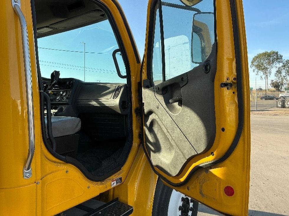 Medium Duty Box Truck-Light and Medium Duty Trucks-Freightliner-2019-M2-Fresno-CA-160,759\n\t\tmiles-$ 47,250 - Image 20