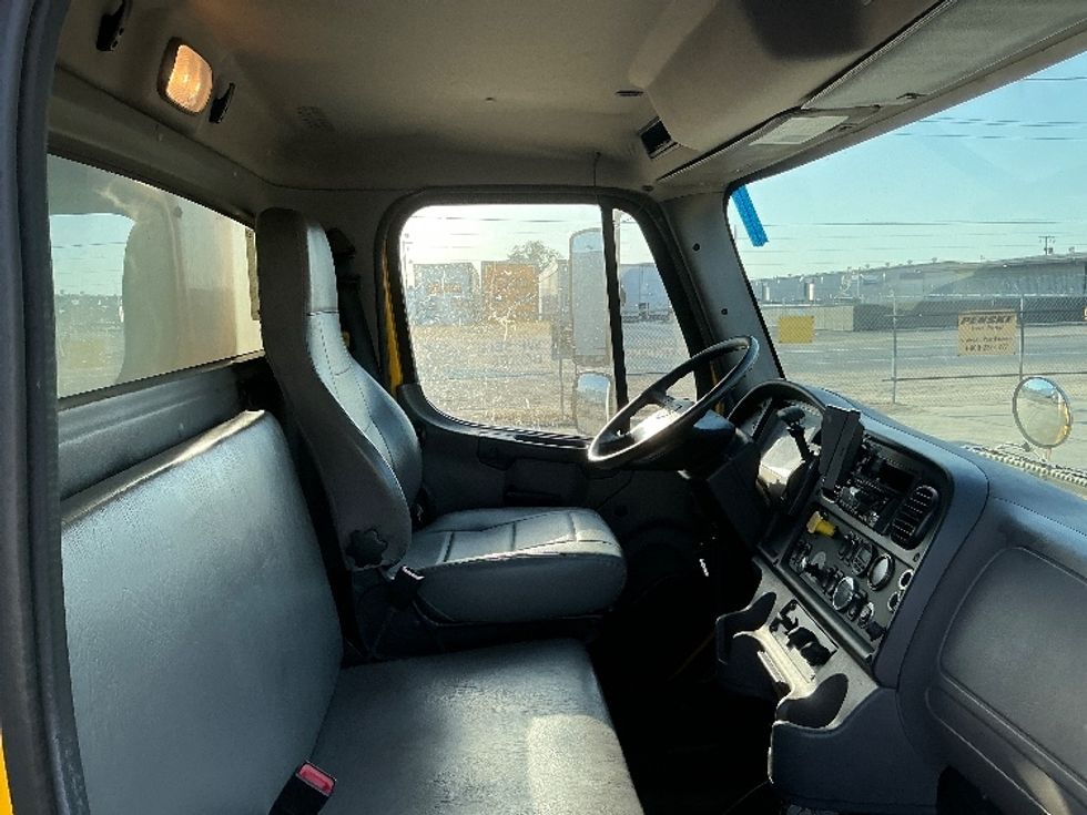 Medium Duty Box Truck-Light and Medium Duty Trucks-Freightliner-2019-M2-Fresno-CA-160,759\n\t\tmiles-$ 47,250 - Image 22