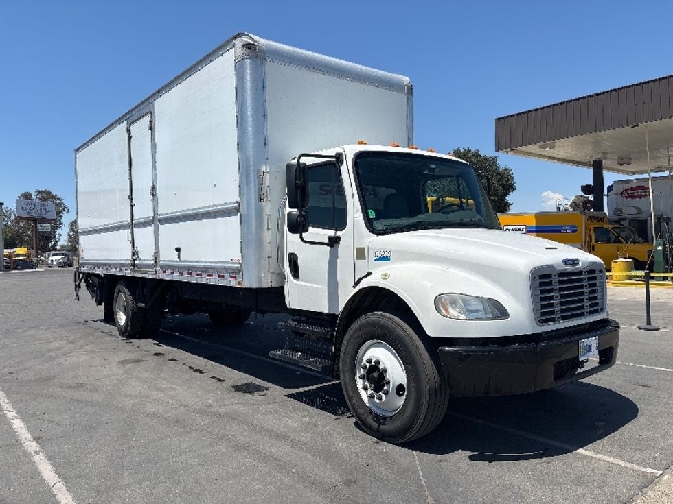 Medium Duty Box Truck-Light and Medium Duty Trucks-Freightliner-2019-M2-Fresno-CA-208,961\n\t\tmiles-$ 50,000 - Image 1