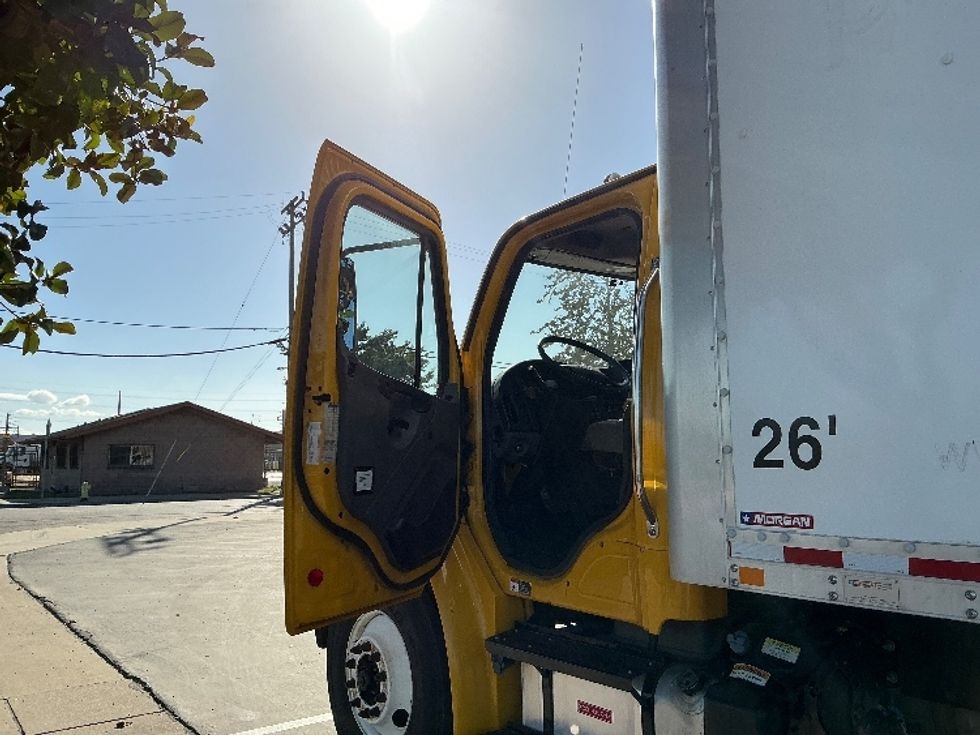 Medium Duty Box Truck-Light and Medium Duty Trucks-Freightliner-2019-M2-Fresno-CA-253,657\n\t\tmiles-$ 28,500 - Image 17