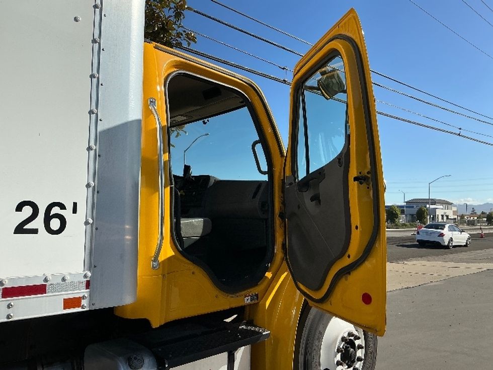 Medium Duty Box Truck-Light and Medium Duty Trucks-Freightliner-2019-M2-Fresno-CA-253,657\n\t\tmiles-$ 28,500 - Image 19