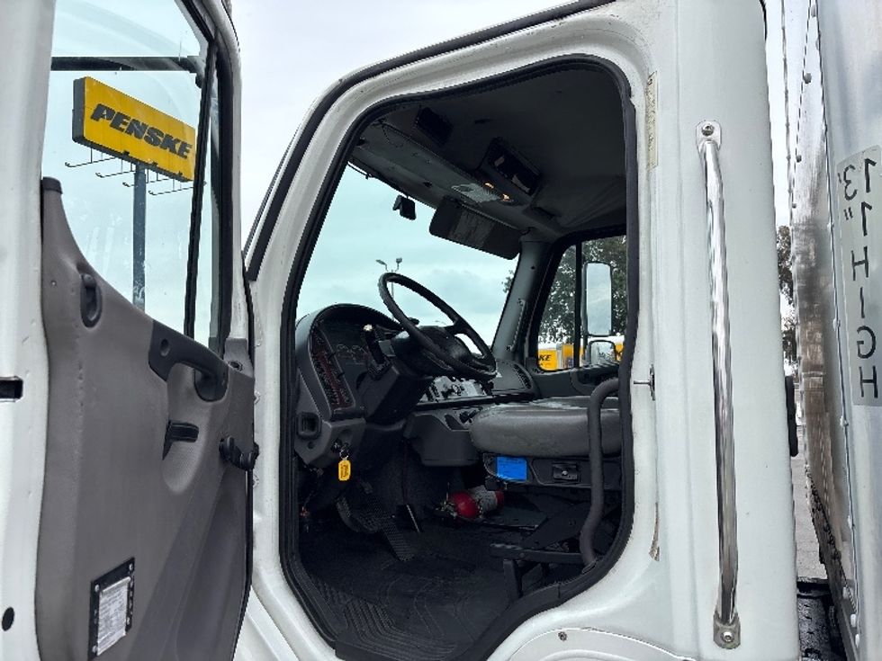 Medium Duty Box Truck-Light and Medium Duty Trucks-Freightliner-2019-M2-Fresno-CA-274,910\n\t\tmiles-$ 38,750 - Image 16