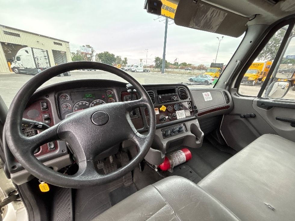 Medium Duty Box Truck-Light and Medium Duty Trucks-Freightliner-2019-M2-Fresno-CA-274,910\n\t\tmiles-$ 38,750 - Image 18