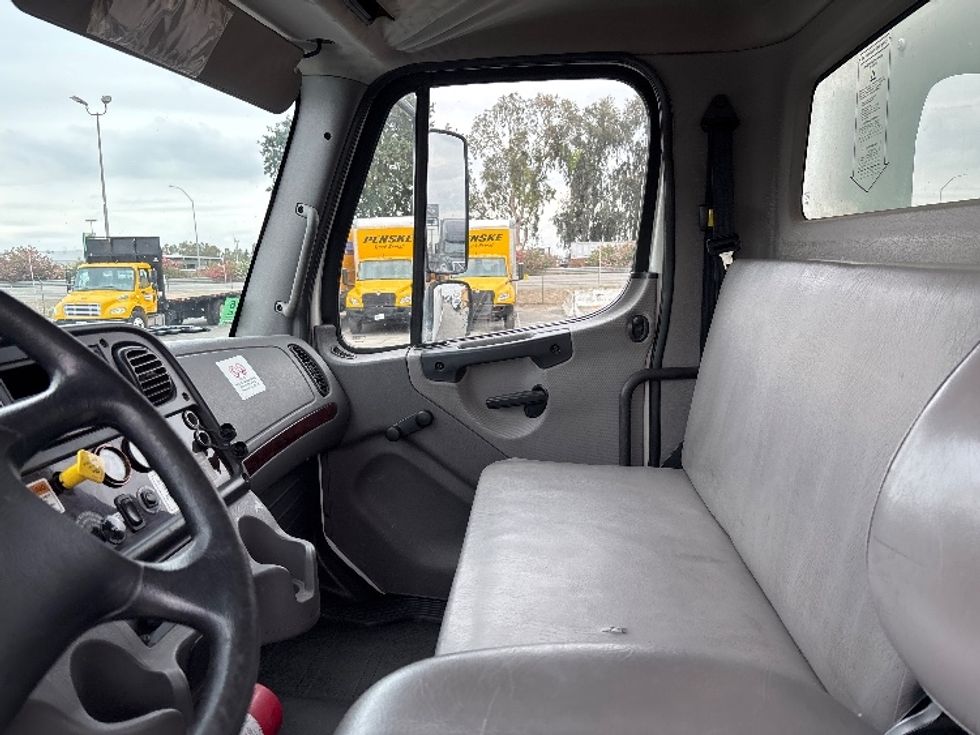 Medium Duty Box Truck-Light and Medium Duty Trucks-Freightliner-2019-M2-Fresno-CA-274,910\n\t\tmiles-$ 38,750 - Image 19