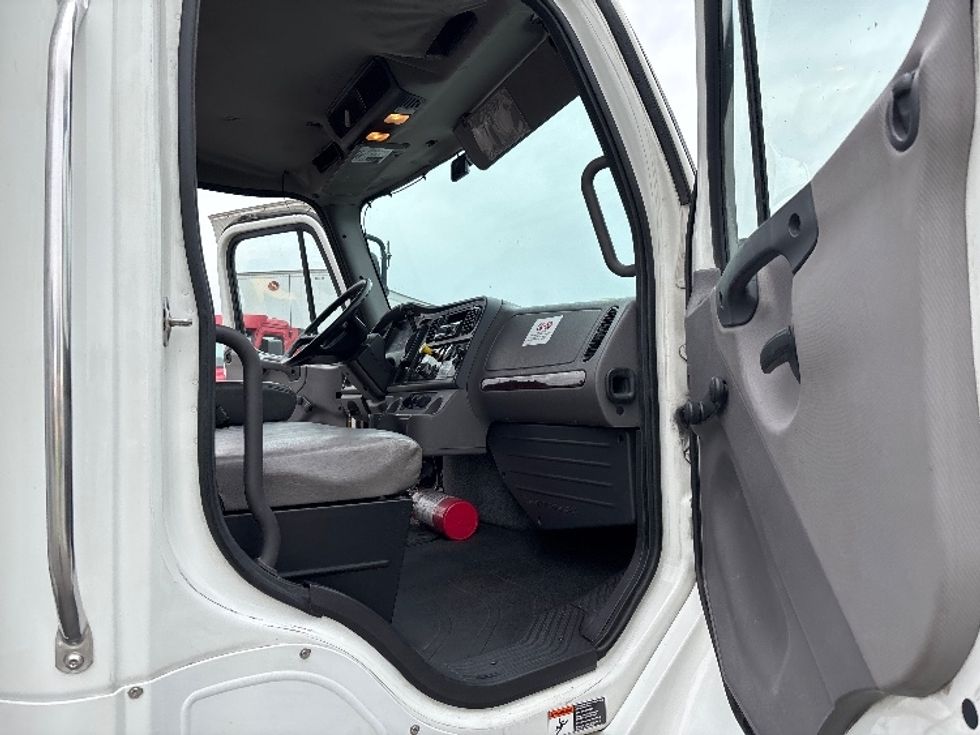 Medium Duty Box Truck-Light and Medium Duty Trucks-Freightliner-2019-M2-Fresno-CA-274,910\n\t\tmiles-$ 38,750 - Image 20