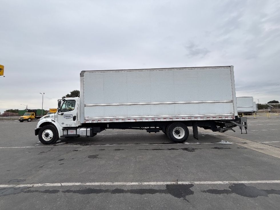 Medium Duty Box Truck-Light and Medium Duty Trucks-Freightliner-2019-M2-Fresno-CA-274,910\n\t\tmiles-$ 38,750 - Image 4