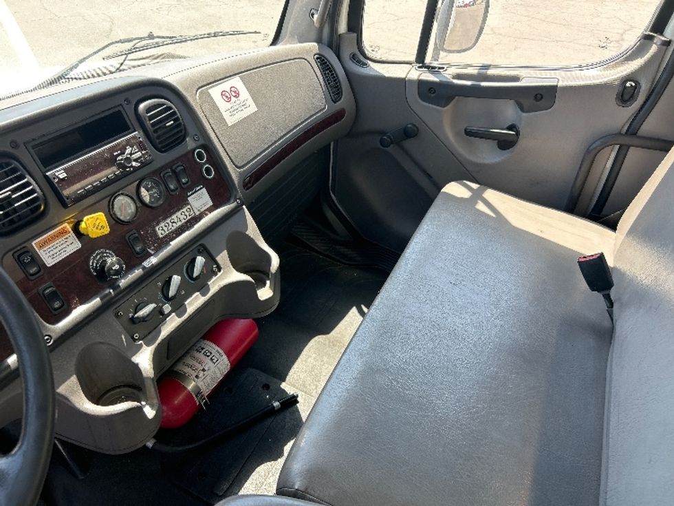Medium Duty Box Truck-Light and Medium Duty Trucks-Freightliner-2019-M2-Fresno-CA-275,793\n\t\tmiles-$ 34,000 - Image 18