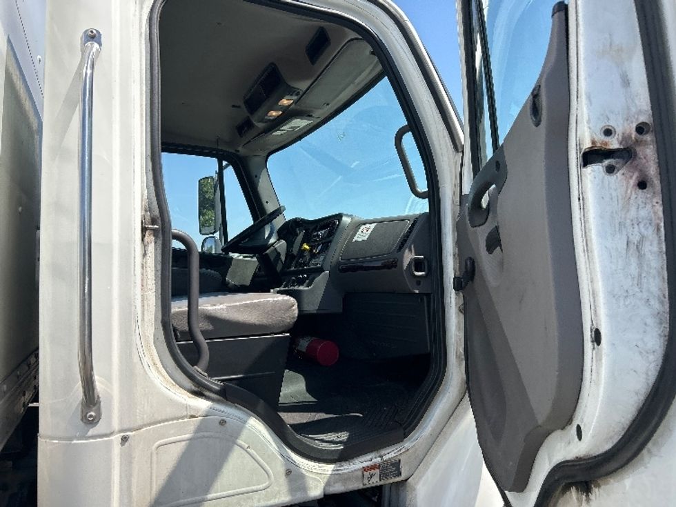 Medium Duty Box Truck-Light and Medium Duty Trucks-Freightliner-2019-M2-Fresno-CA-275,793\n\t\tmiles-$ 34,000 - Image 19