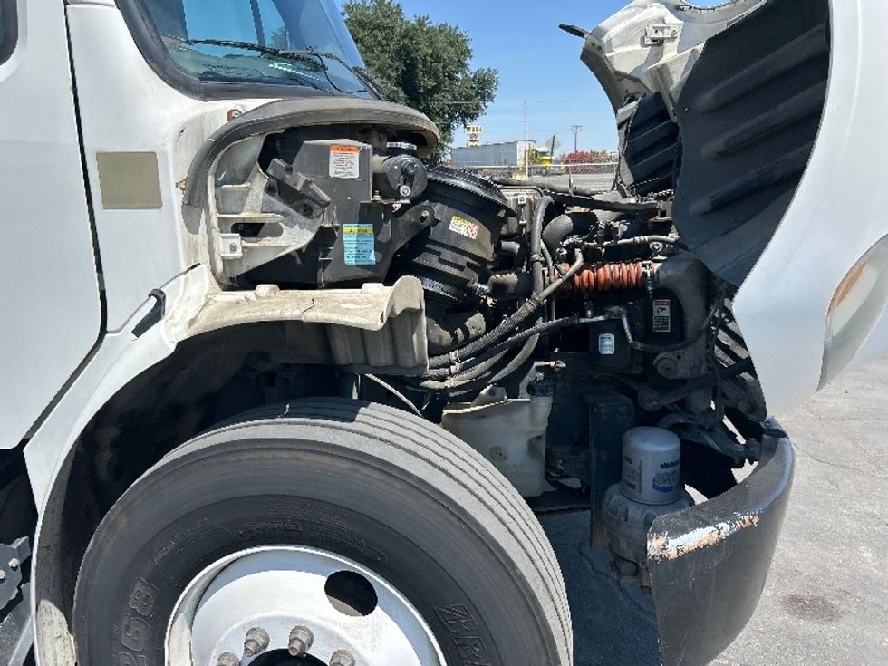Medium Duty Box Truck-Light and Medium Duty Trucks-Freightliner-2019-M2-Fresno-CA-275,793\n\t\tmiles-$ 34,000 - Image 21