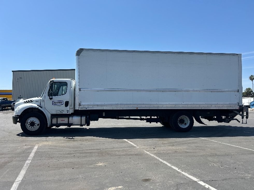 Medium Duty Box Truck-Light and Medium Duty Trucks-Freightliner-2019-M2-Fresno-CA-275,793\n\t\tmiles-$ 34,000 - Image 4