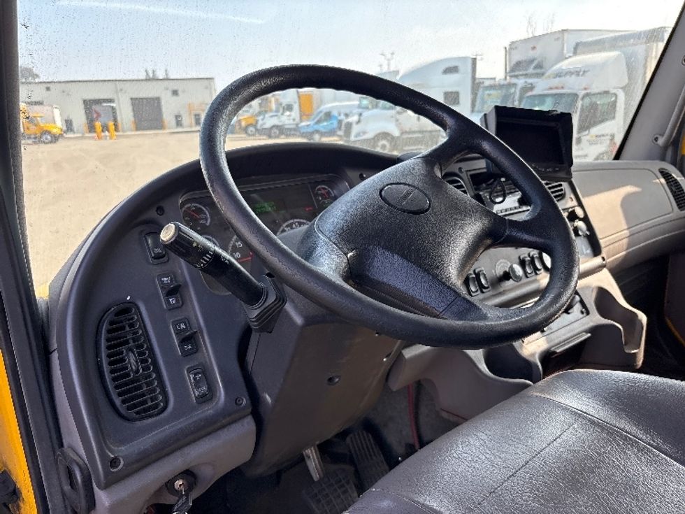 Medium Duty Box Truck-Light and Medium Duty Trucks-Freightliner-2019-M2-Fresno-CA-297,520\n\t\tmiles-$ 24,250 - Image 17