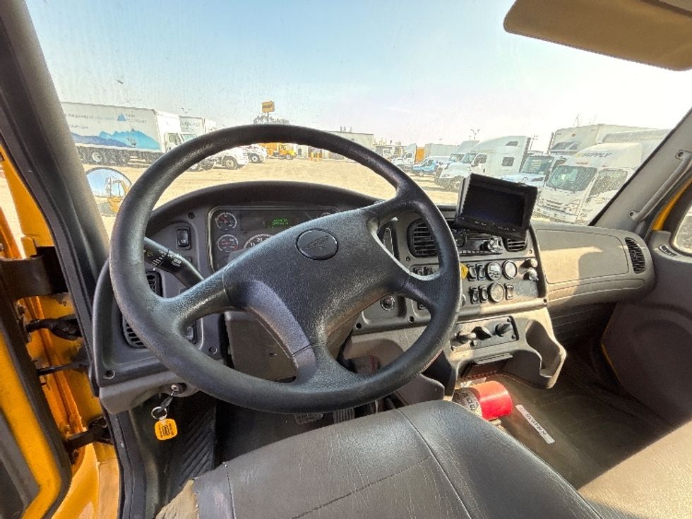 Medium Duty Box Truck-Light and Medium Duty Trucks-Freightliner-2019-M2-Fresno-CA-297,520\n\t\tmiles-$ 24,250 - Image 18