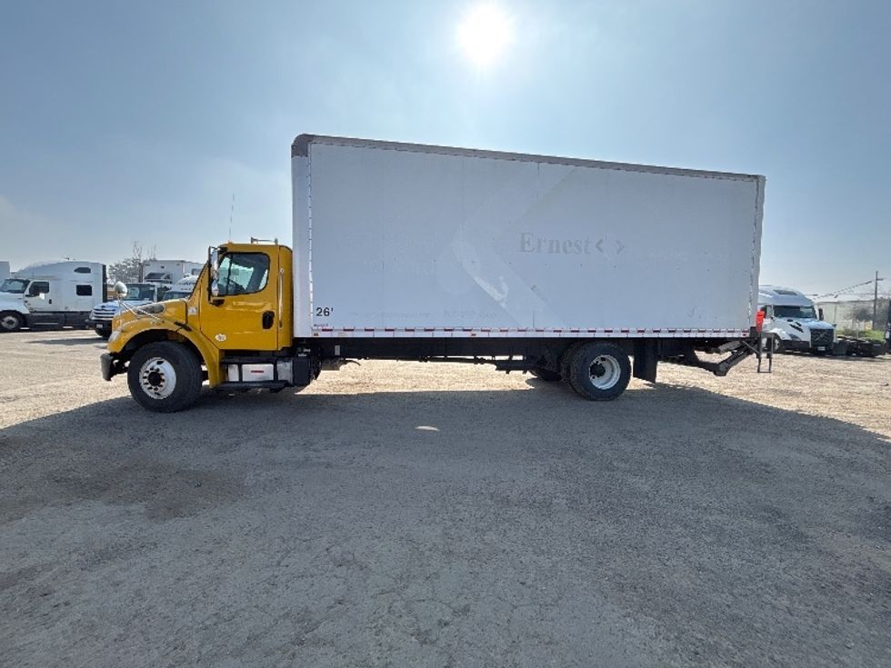Medium Duty Box Truck-Light and Medium Duty Trucks-Freightliner-2019-M2-Fresno-CA-297,520\n\t\tmiles-$ 24,250 - Image 4