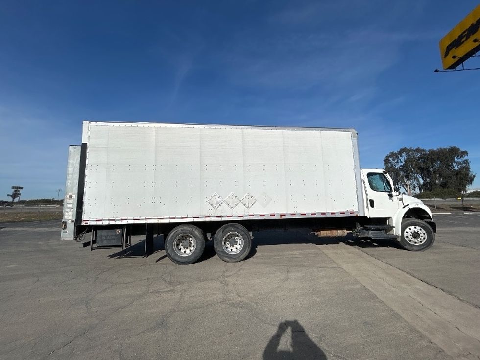 Medium Duty Box Truck-Light and Medium Duty Trucks-Freightliner-2019-M2-Fresno-CA-330,524\n\t\tmiles-$ 36,000 - Image 15
