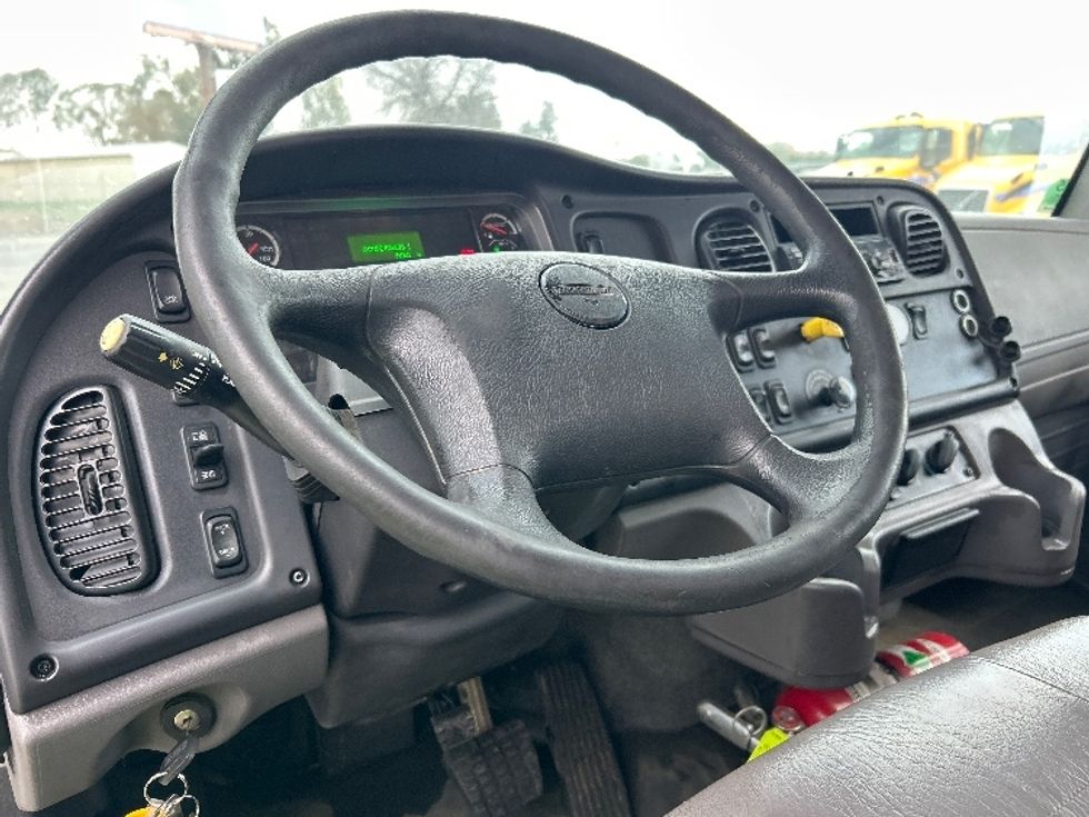 Medium Duty Box Truck-Light and Medium Duty Trucks-Freightliner-2019-M2-Fresno-CA-330,524\n\t\tmiles-$ 36,000 - Image 18