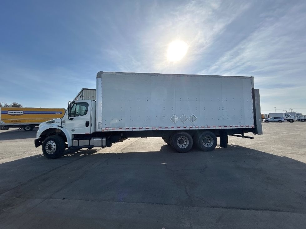 Medium Duty Box Truck-Light and Medium Duty Trucks-Freightliner-2019-M2-Fresno-CA-330,524\n\t\tmiles-$ 36,000 - Image 4