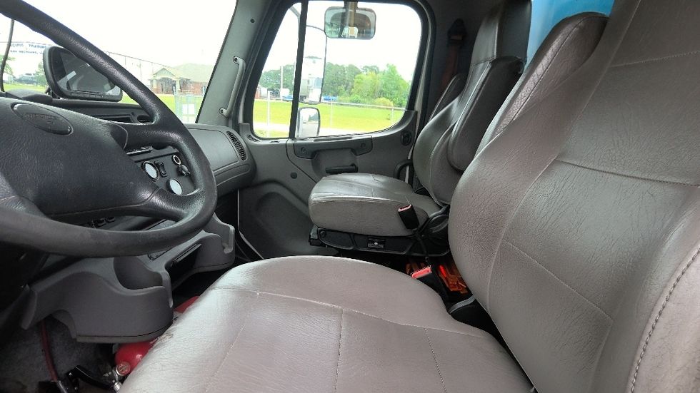 Medium Duty Box Truck-Light and Medium Duty Trucks-Freightliner-2019-M2-Gadsden-AL-170,788\n\t\tmiles-$ 49,250 - Image 19
