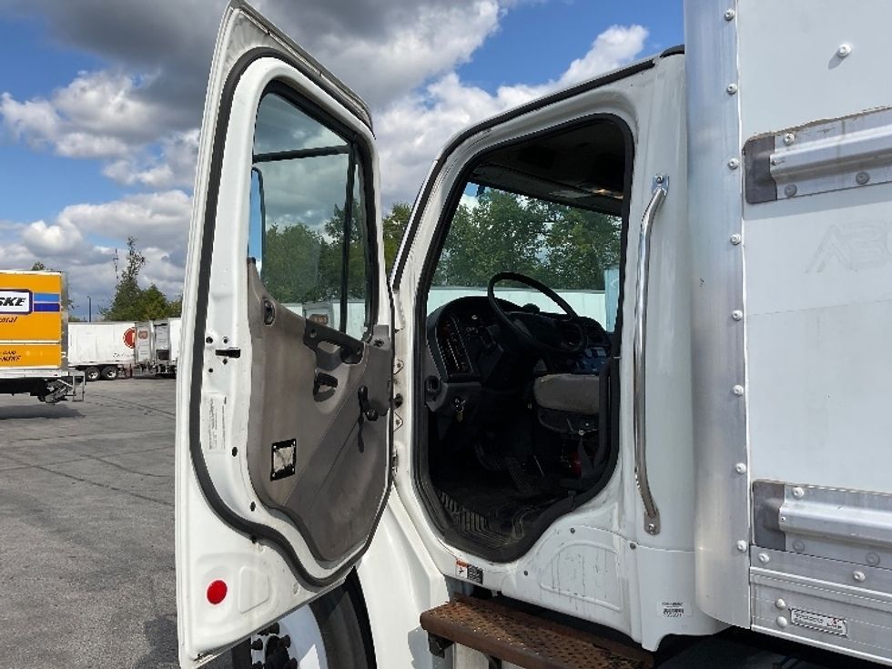 Medium Duty Box Truck-Light and Medium Duty Trucks-Freightliner-2019-M2-Gahanna-OH-262,389\n\t\tmiles-$ 38,750 - Image 16