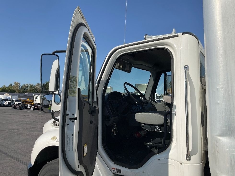 Medium Duty Box Truck-Light and Medium Duty Trucks-Freightliner-2019-M2-Gahanna-OH-272,770\n\t\tmiles-$ 29,250 - Image 16