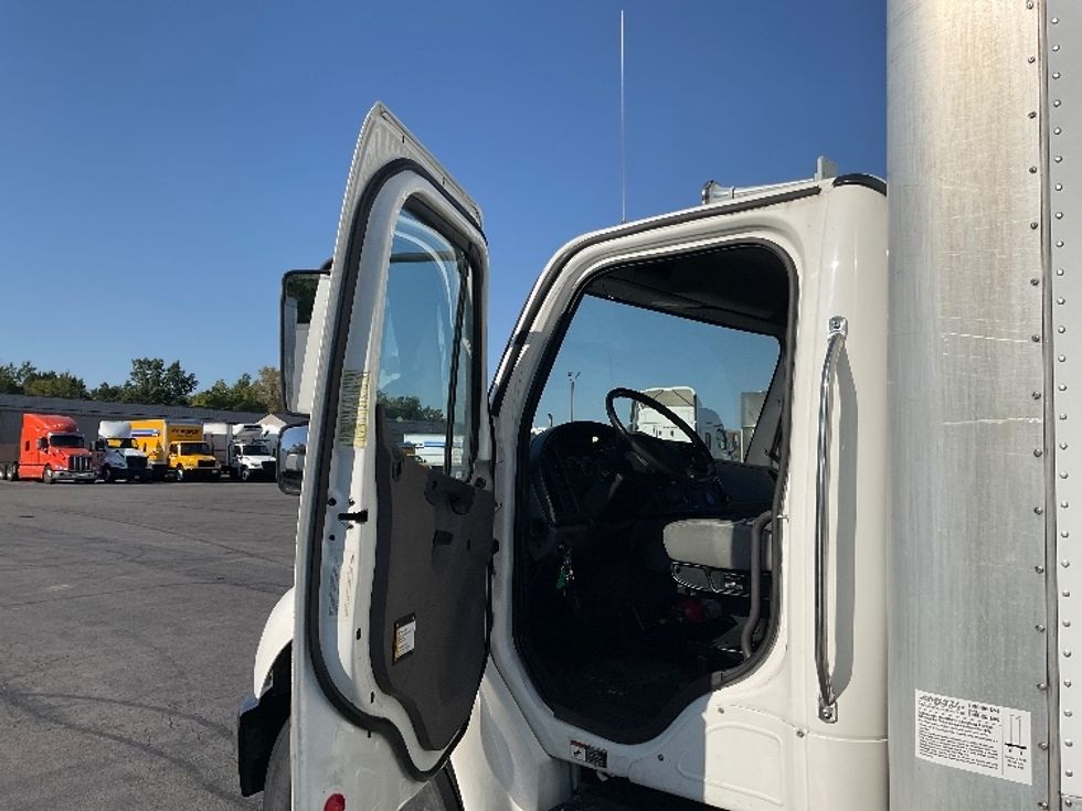 Medium Duty Box Truck-Light and Medium Duty Trucks-Freightliner-2019-M2-Gahanna-OH-280,737\n\t\tmiles-$ 26,250 - Image 16