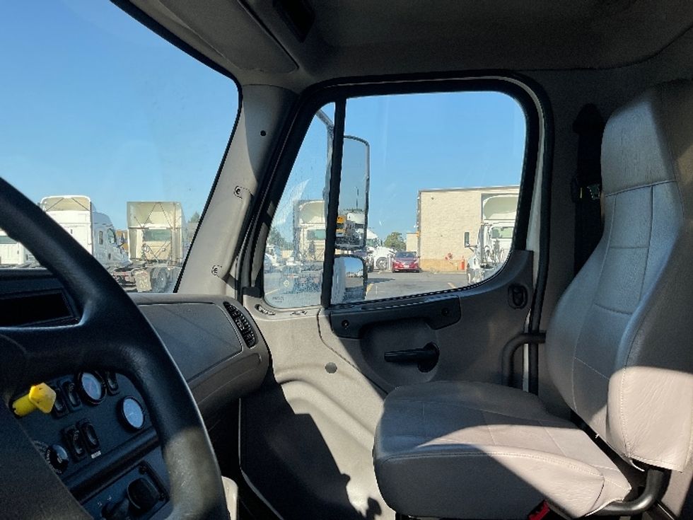 Medium Duty Box Truck-Light and Medium Duty Trucks-Freightliner-2019-M2-Gahanna-OH-280,737\n\t\tmiles-$ 26,250 - Image 19