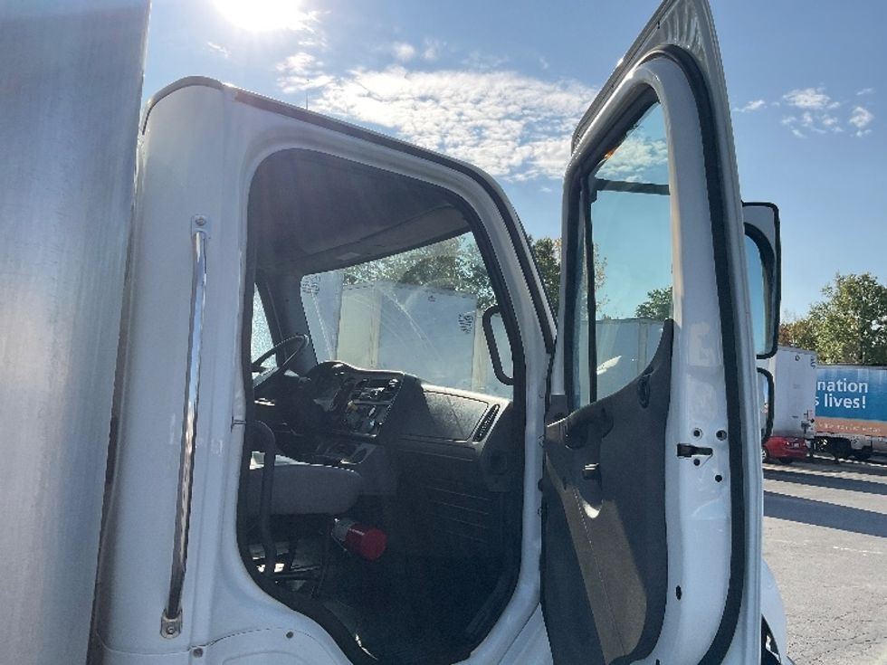 Medium Duty Box Truck-Light and Medium Duty Trucks-Freightliner-2019-M2-Gahanna-OH-280,737\n\t\tmiles-$ 26,250 - Image 20