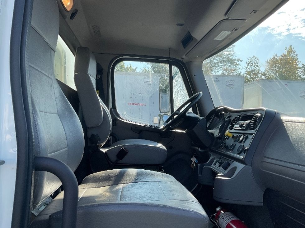 Medium Duty Box Truck-Light and Medium Duty Trucks-Freightliner-2019-M2-Gahanna-OH-280,737\n\t\tmiles-$ 26,250 - Image 22