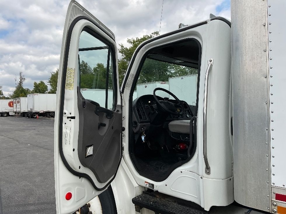 Medium Duty Box Truck-Light and Medium Duty Trucks-Freightliner-2019-M2-Gahanna-OH-345,266\n\t\tmiles-$ 21,250 - Image 16