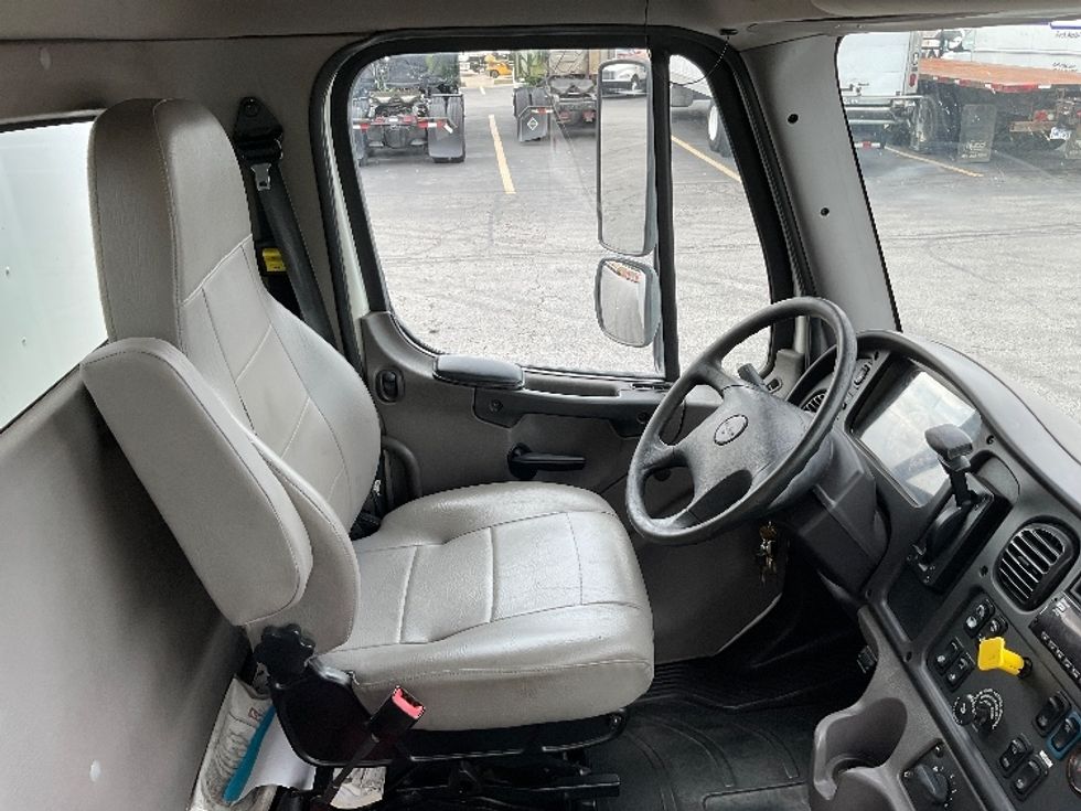 Medium Duty Box Truck-Light and Medium Duty Trucks-Freightliner-2019-M2-Gahanna-OH-345,266\n\t\tmiles-$ 21,250 - Image 22