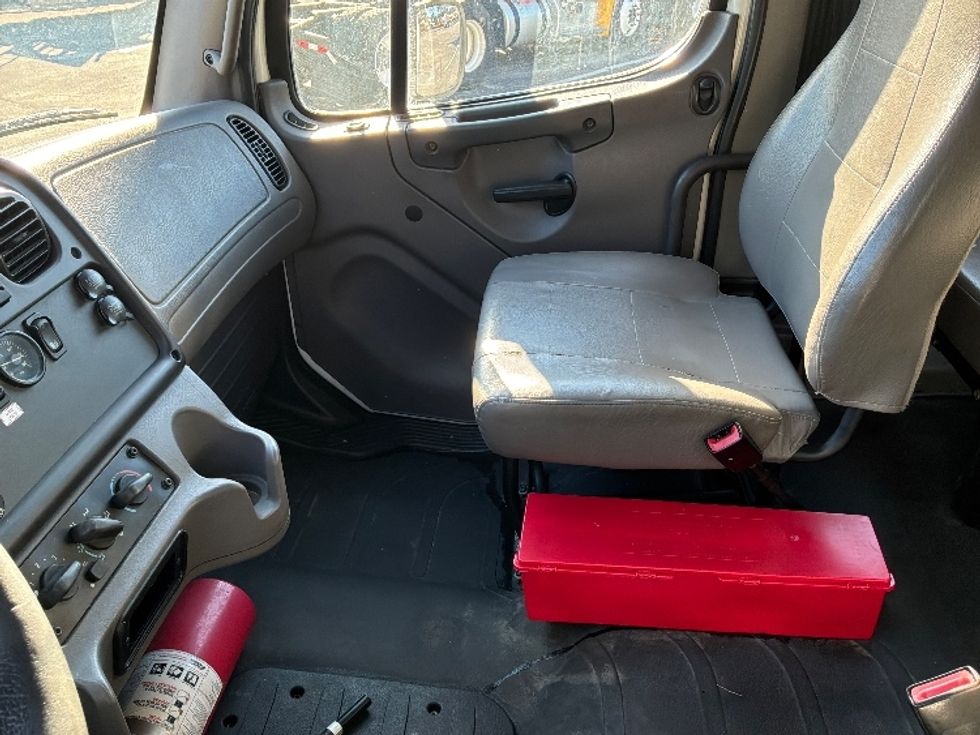 Medium Duty Box Truck-Light and Medium Duty Trucks-Freightliner-2019-M2-Gainesville-FL-142,375\n\t\tmiles-$ 60,250 - Image 19