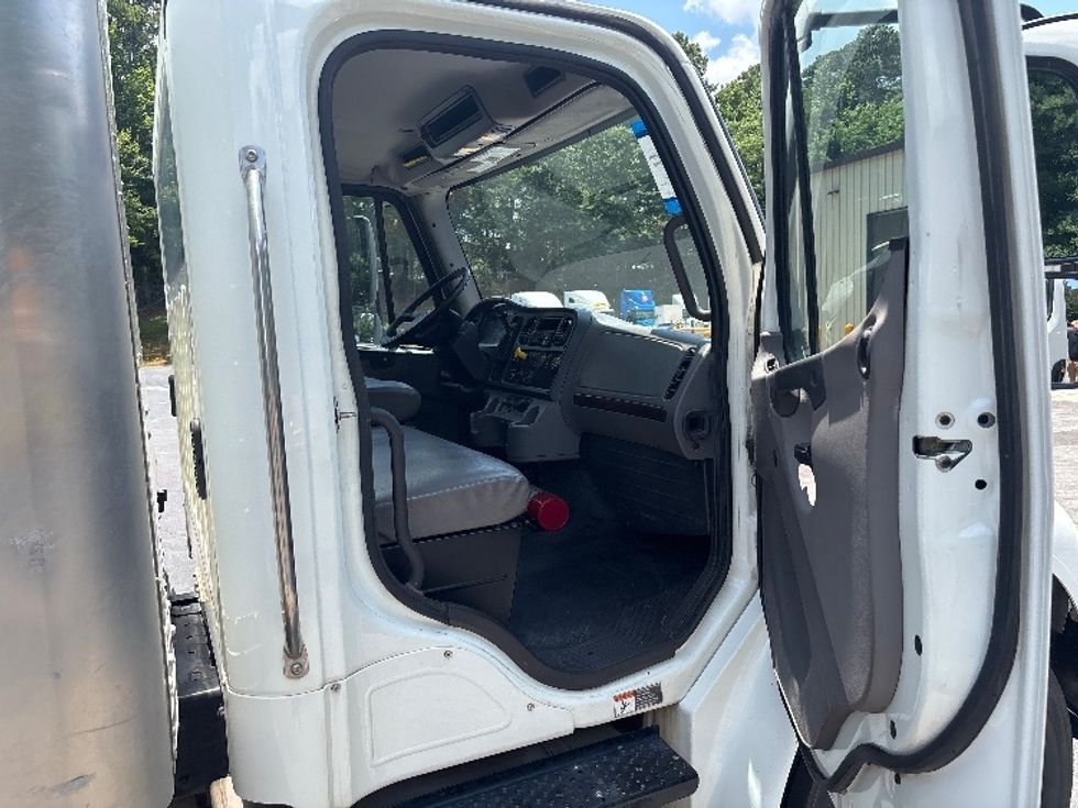 Medium Duty Box Truck-Light and Medium Duty Trucks-Freightliner-2019-M2-Gainesville-GA-214,423\n\t\tmiles-$ 46,750 - Image 20