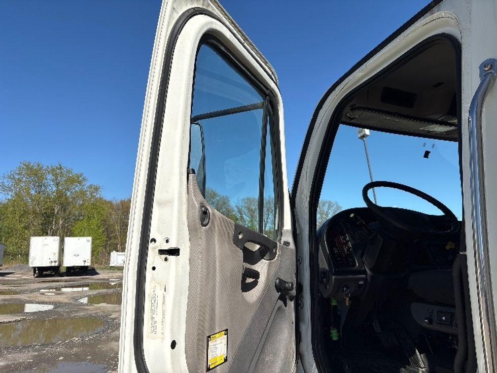 Medium Duty Box Truck-Light and Medium Duty Trucks-Freightliner-2019-M2-Gansevoort-NY-147,436\n\t\tmiles-$ 56,000 - Image 16