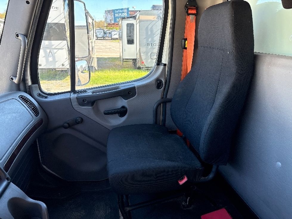 Medium Duty Box Truck-Light and Medium Duty Trucks-Freightliner-2019-M2-Gansevoort-NY-147,436\n\t\tmiles-$ 56,000 - Image 19