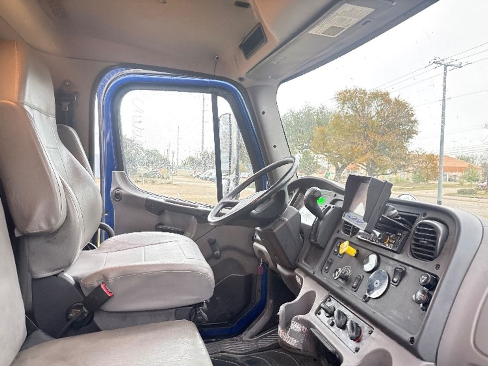 Medium Duty Box Truck-Light and Medium Duty Trucks-Freightliner-2019-M2-Garland-TX-179,489\n\t\tmiles-$ 52,250 - Image 22