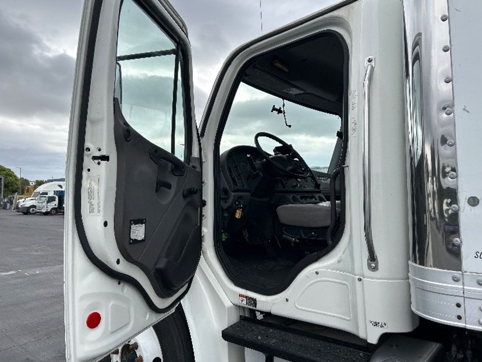 Medium Duty Box Truck-Light and Medium Duty Trucks-Freightliner-2019-M2-Gilroy-CA-144,603\n\t\tmiles-$ 38,000 - Image 16