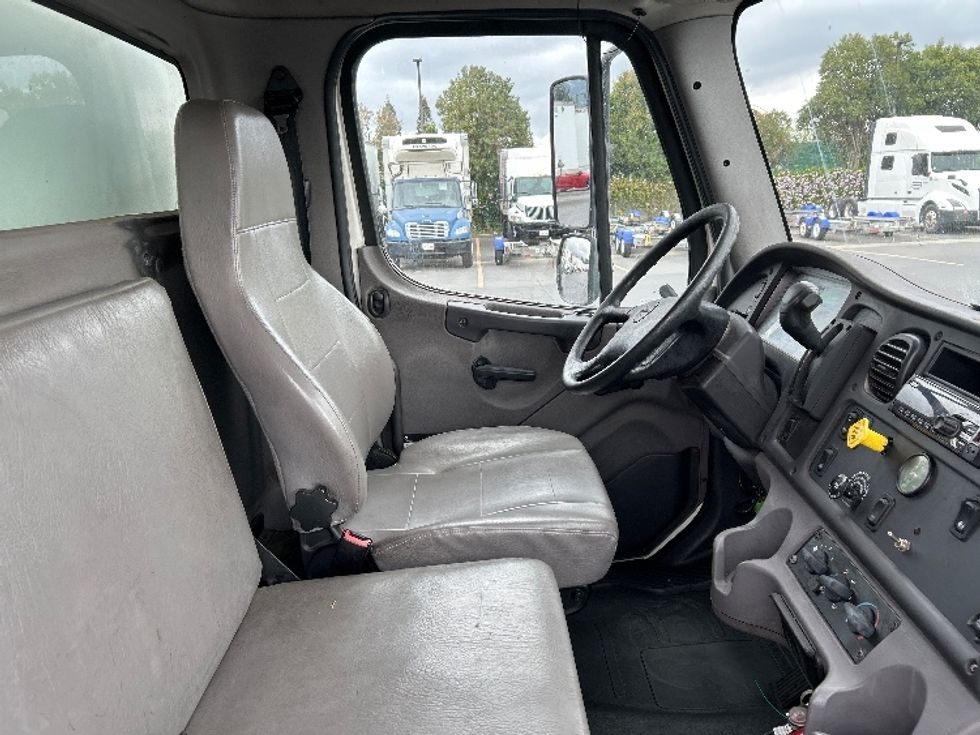 Medium Duty Box Truck-Light and Medium Duty Trucks-Freightliner-2019-M2-Gilroy-CA-144,603\n\t\tmiles-$ 38,000 - Image 22